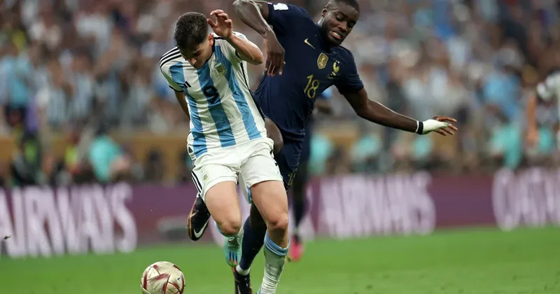 Real Madrid fue por Julián Álvarez con una oferta récord pero Atlético Madrid la rechazó