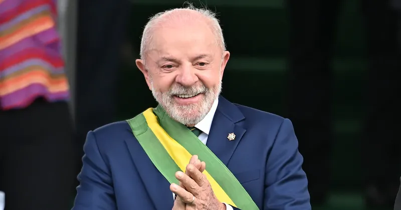 Lula aventaja por poco a Flávio Bolsonaro en nueva encuesta antes de las elecciones de Brasil