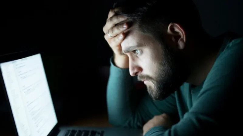 Pasar horas conectado no implica una adicción, pero estas señales pueden indicar un problema