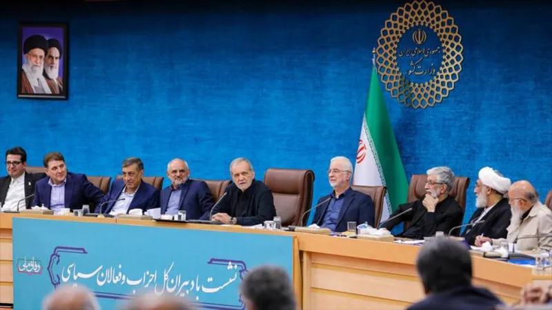 Presidente iraní visita al Líder: su mensaje es preservar ‘unidad nacional’