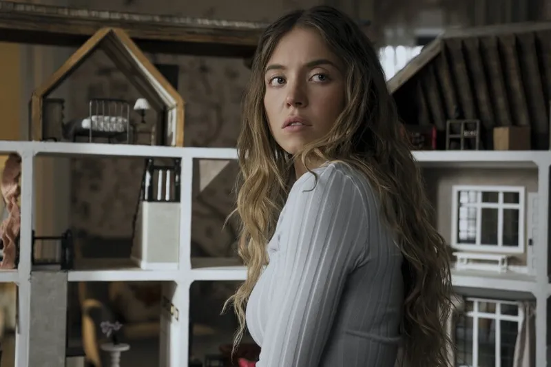 Sydney Sweeney sigue muy empeñada en resucitar un clásico de ciencia ficción de hace 58 años, como actriz y productora