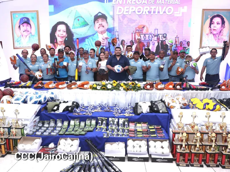 Fortalecen el deporte nacional con millonaria entrega de materiales deportivos