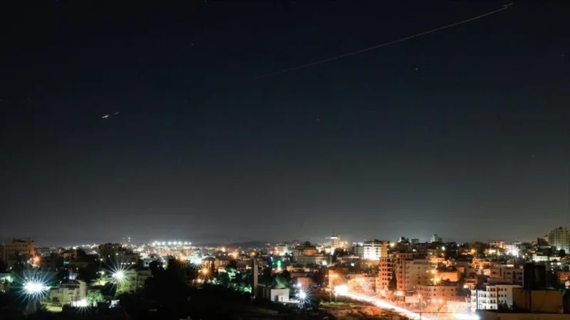 Almirante iraní: Resuena el rugido del pueblo de Irán sobre los cielos de Tel Aviv