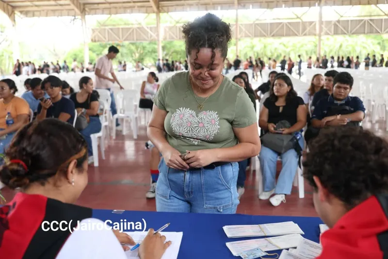 Entregan 2,888 becas Pueblo Presidente en la UNHSJM