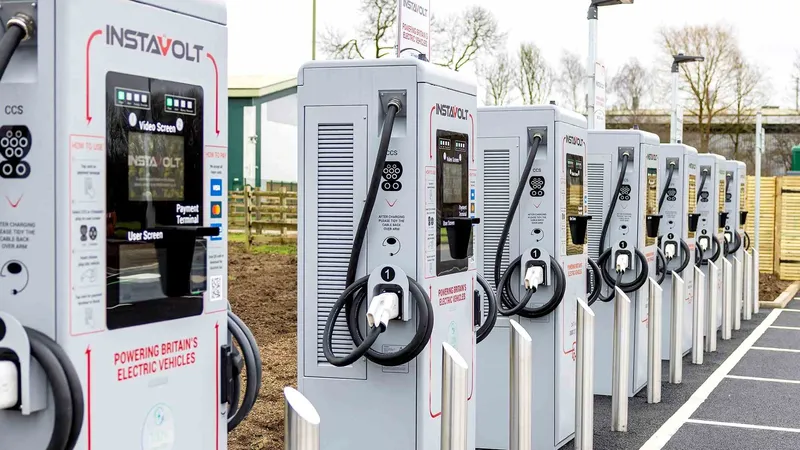 Los coches eléctricos antiguos no se quedan atrás: InstaVolt mantendrá los conectores CHAdeMO