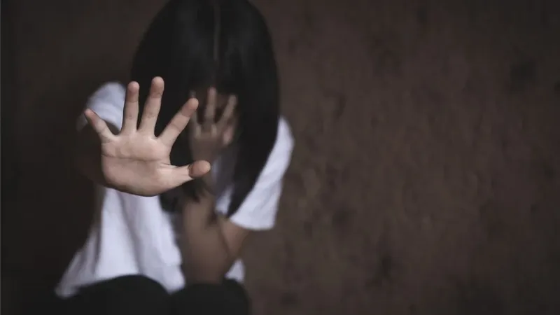 Grok no solo genera imágenes de abuso sexual infantil, sino que las utiliza para aprender y generar más contenido