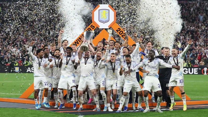 Aston Villa levantó la Europa League por primera vez en su historia