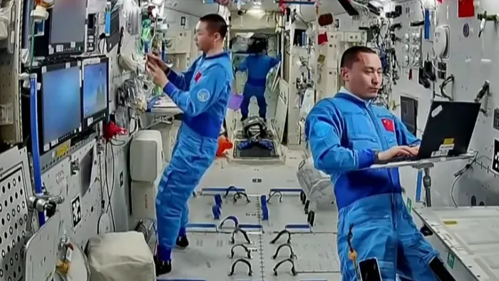 Los taikonautas de la Shenzhou-23 prosiguen con sus labores de investigación científica y de mantenimiento en la Tiangong