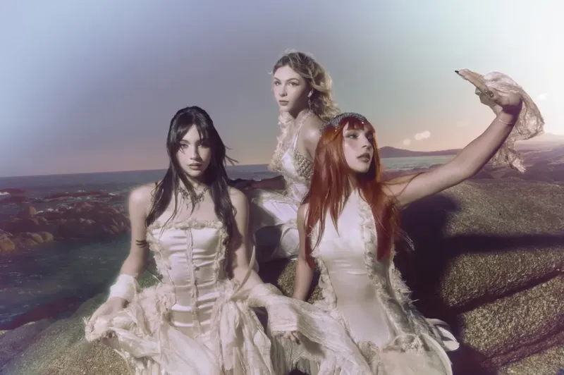 The Warning hace historia en Mainstream Rock Airplay con nuevo No. 1, “Kerosene”