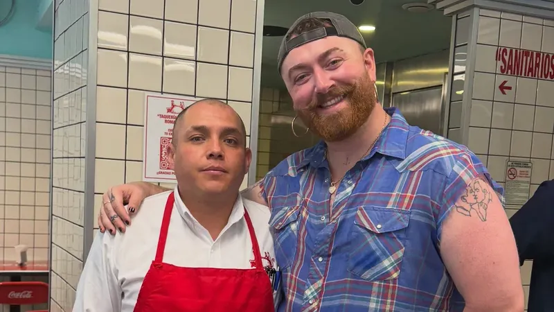 Sam Smith se deja consentir por los sabores de México y asegura: 'Nunca había probado un taco así'