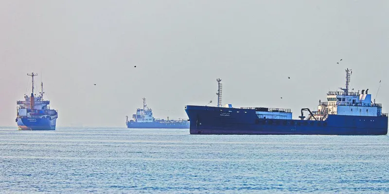Irak exportó 30 millones de barriles de petróleo a través del estrecho de Ormuz en un mes