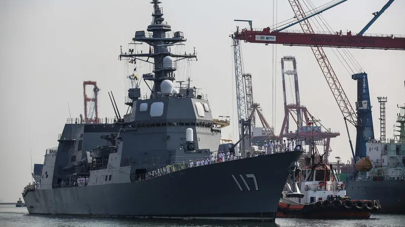 Japón amplía alianza naval con otro país asiático