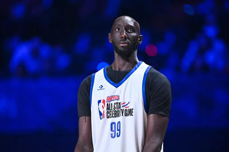 Los Sixers firman a Tacko Fall