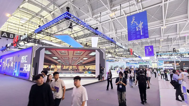 Celebran en la ciudad china de Tianjin la Exposición Mundial de la Industria Inteligente 2026
