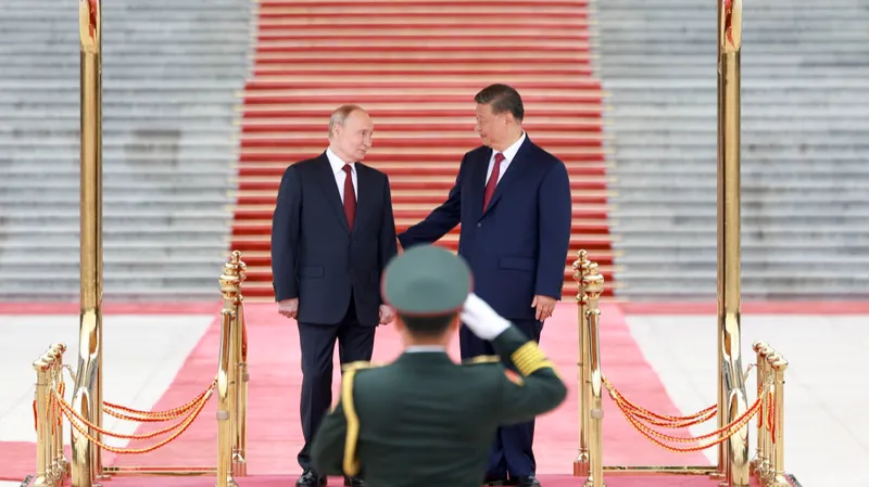 Xi y Putin visitan una exposición fotográfica conmemorativa de la amistad entre China y Rusia