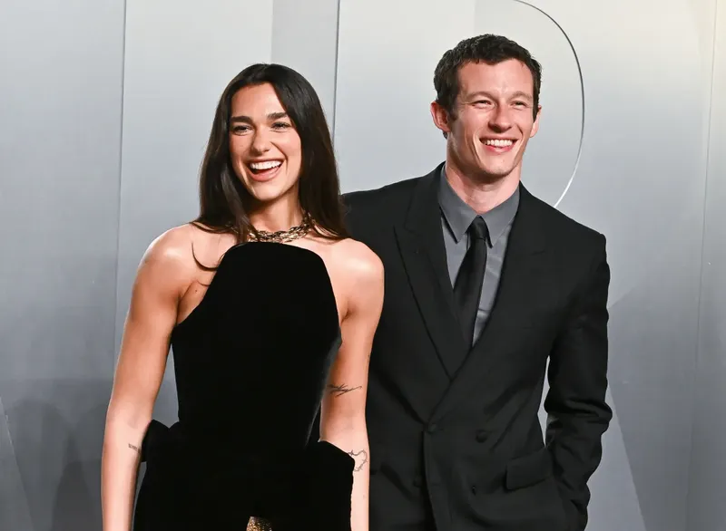 Dua Lipa y Callum Turner fueron captados disfrutando de su luna de miel en Italia