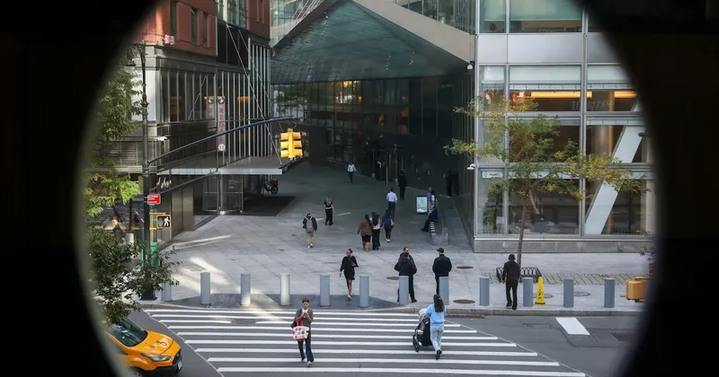 Goldman Sachs supera las previsiones en operaciones con acciones, pero decepciona en renta fija