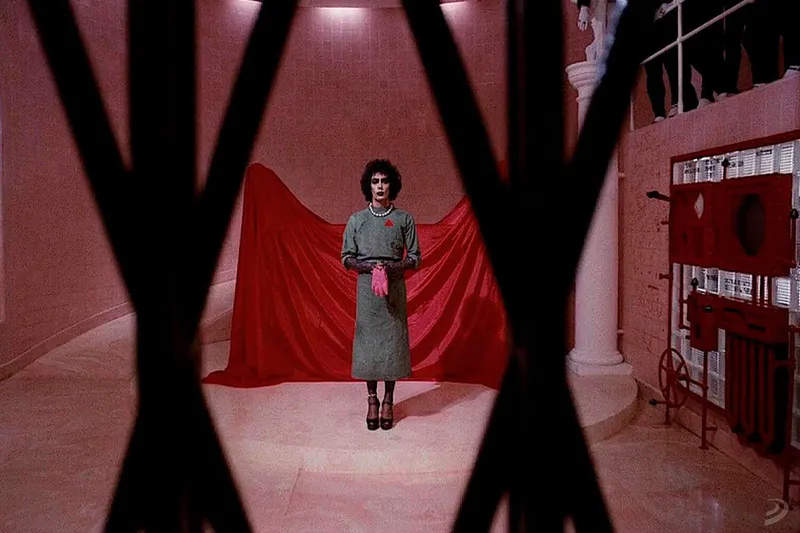 Este clásico de Tim Curry, se ha mantenido en cartelera de forma ininterrumpida más de 50 años y no es solo una gamberrada: es el mejor manifiesto de ciencia ficción que hemos tenido