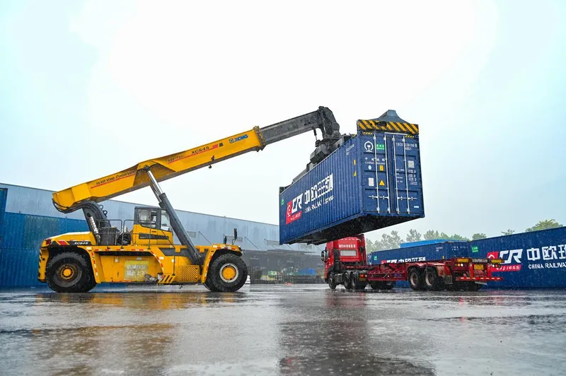 Contenedores especiales para automóviles debutan en el Ferrocarril Expreso China-Europa