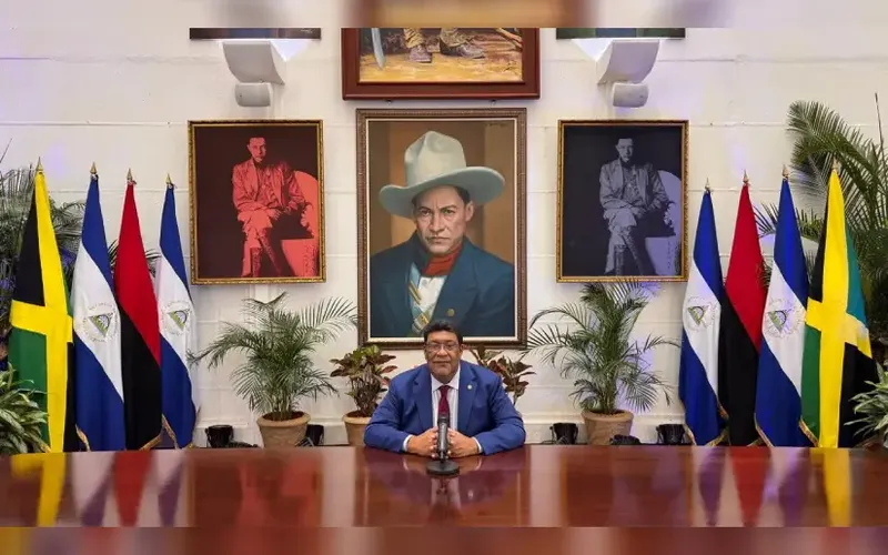 Recibimos Copias de Estilo de la Embajadora de Jamaica