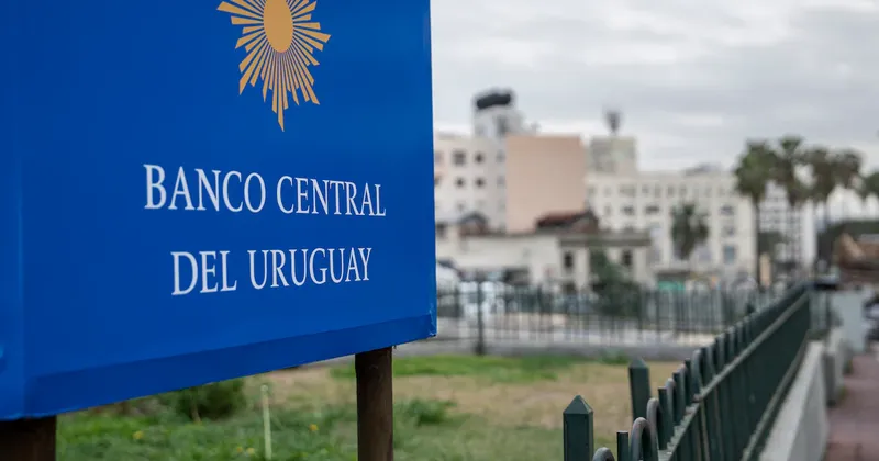Uruguay mantiene su tasa de interés en 5,75% mientras la inflación sigue por debajo del objetivo