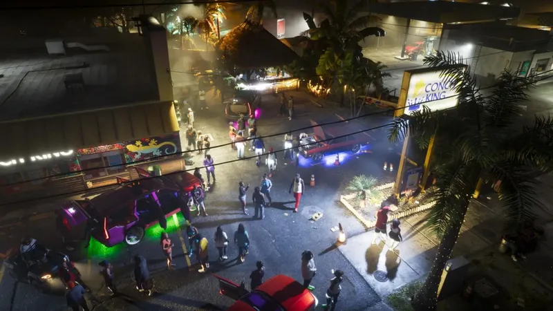 GTA 6 podría tener un tráiler de imagen real centrado en su variedad de coches deportivos, a juzgar por estos vídeos captados en Miami y otras pistas