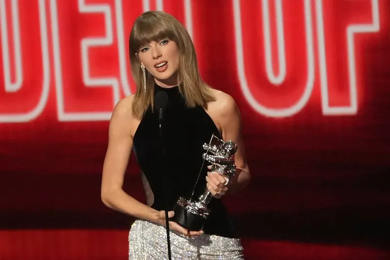 Taylor Swift regresa a la cima del Billboard 200 con “The Life of a Showgirl: The Encore”
