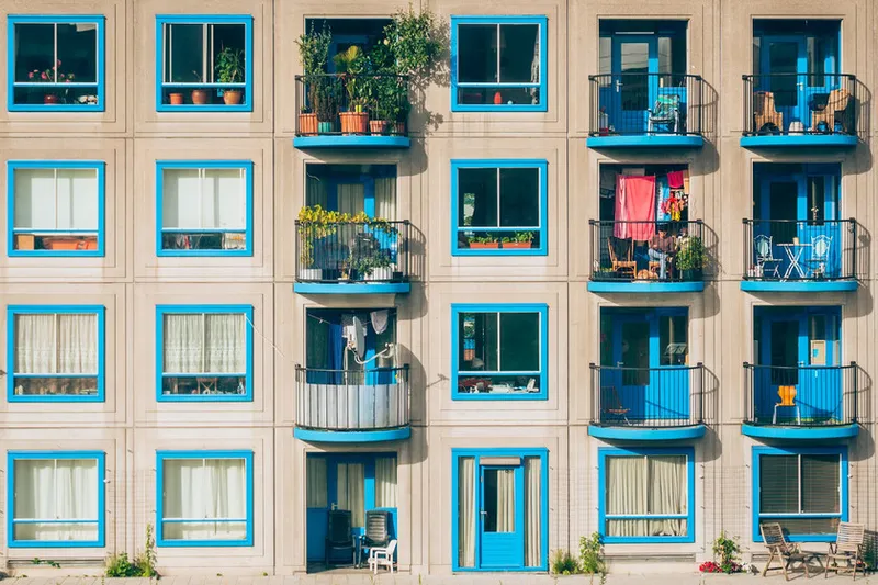 El problema de la vivienda tiene un nuevo desafío que no habíamos visto venir: los estafadores que utilizan la IA para robarlas