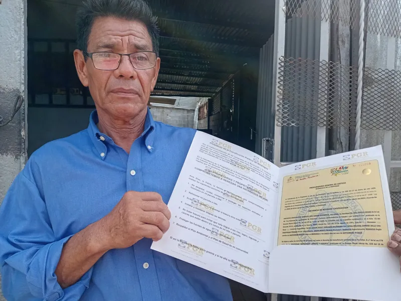 Familias capitalinas reciben títulos de propiedad y seguridad jurídica sobre sus hogares