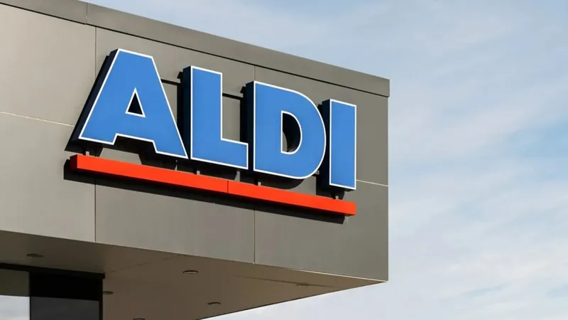 La batería solar de Aldi para Halloween que extiende la vida de tu móvil