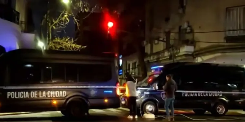 Incendio y tensión en cárcel policial de Argentina tras fuerte motín