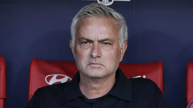 Mourinho explota contra el arbitraje tras derrota en el Derbi contra el Atlético Madrid