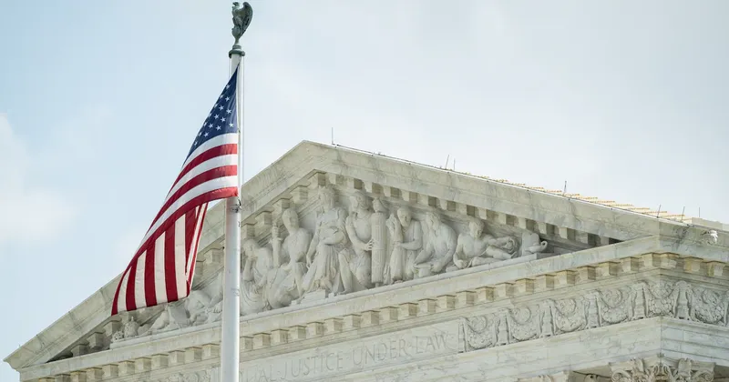 Corte Suprema de EE.UU. mantiene la ciudadanía por nacimiento y asesta un revés a Trump