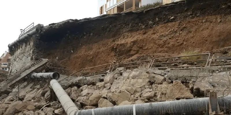 Derrumbe mortal en Brasil: padre, hijo y tío mueren bajo toneladas de tierra (VIDEO)