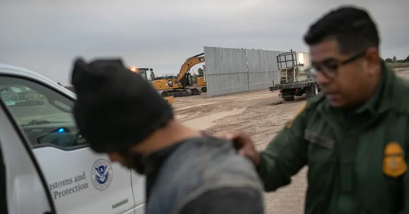 Tribunal de EE.UU. levanta suspensión y habilita deportaciones rápidas de migrantes indocumentados