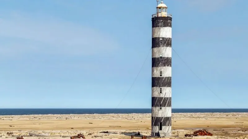 La URSS encontró la solución perfecta para iluminar el Ártico sin fareros: cientos de baterías nucleares. Su colapso las dejó a merced de chatarreros y fuentes radiactivas perdidas