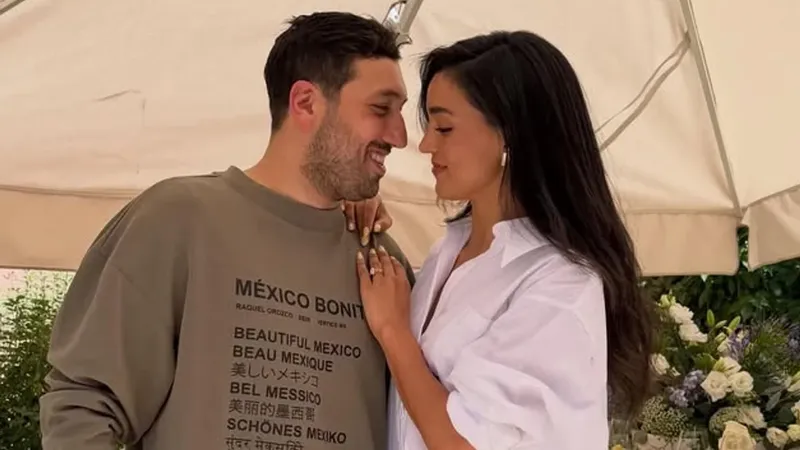 Entre textiles y artesanías: así fue la visita de Ale Capetillo y su esposo a Coyoacán