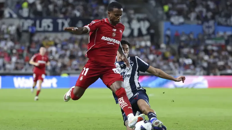 Helinho rechaza los millones de Rusia y renueva su contrato con el Toluca hasta 2029