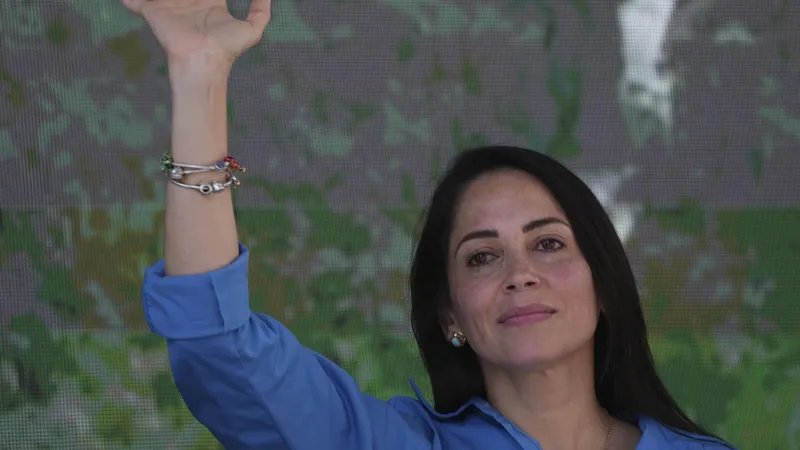 Dictan prisión preventiva para la exaspirante a la Presidencia de Ecuador Luisa González