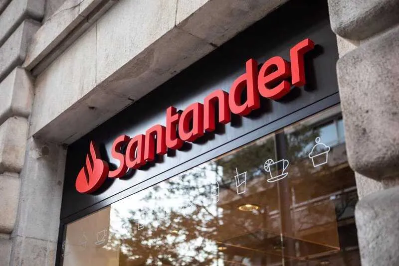 Santander reactiva la recompra tras despejar Webster