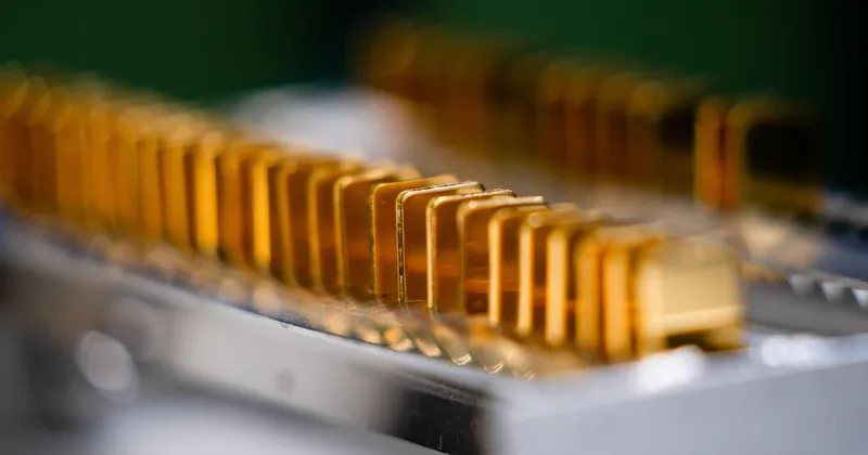 El oro se estabiliza mientras aumentan las apuestas por una subida de tasas de la Fed