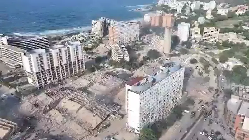 Lo que se quedó de La Guaira, destrozada por los fuertes terremotos (A VISTA DE DRON)