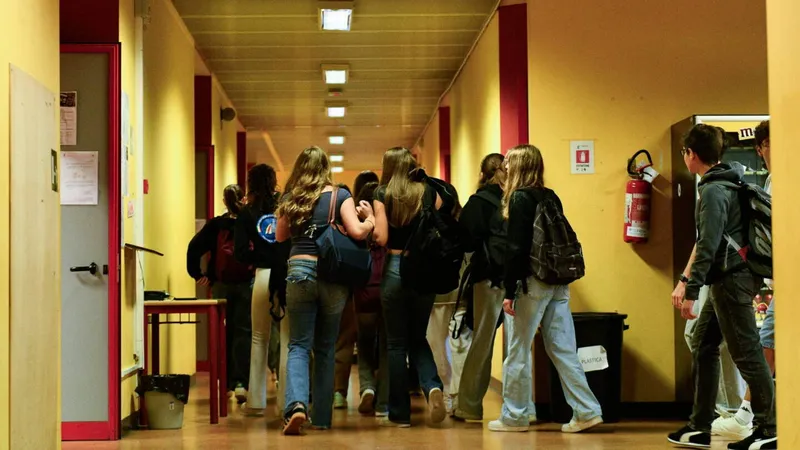 Varias maestras fueron diagnosticadas con cáncer de mama, TODAS de la misma secundaria, ¿qué pasó?