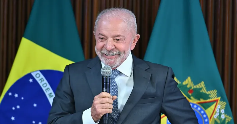 Lula amplía su ventaja sobre Flavio Bolsonaro antes de las elecciones de octubre: encuesta