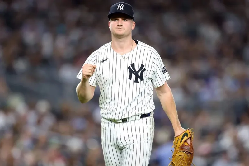 Yankees pierden a Clarke Schmidt para el resto de Playoffs