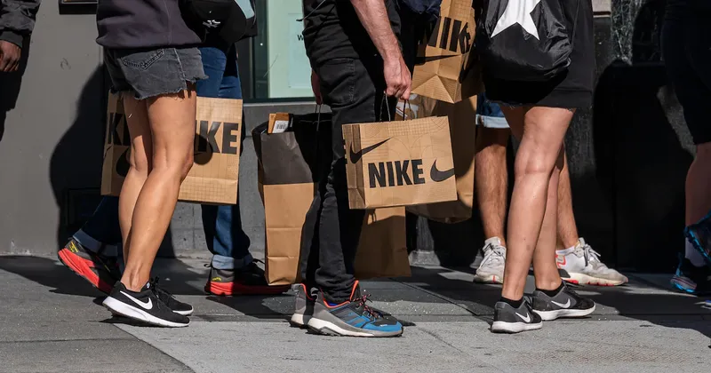 Nike supera expectativas de ganancias, pero sus acciones caen tras advertencias de ejecutivos