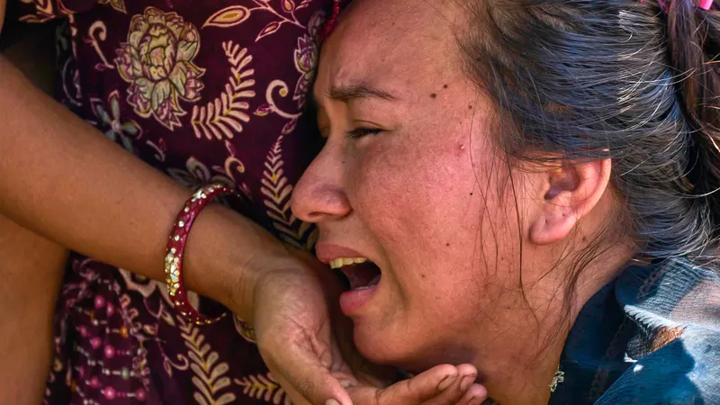 “Casi me aplasta la cabeza”: sobrevivientes de la riada entre Nepal y China cuentan cómo escaparon