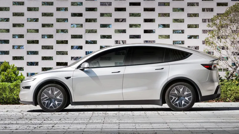 179 mm más largo y hasta 6 ocupantes: el segundo coche eléctrico más vendido en España prepara su versión más familiar