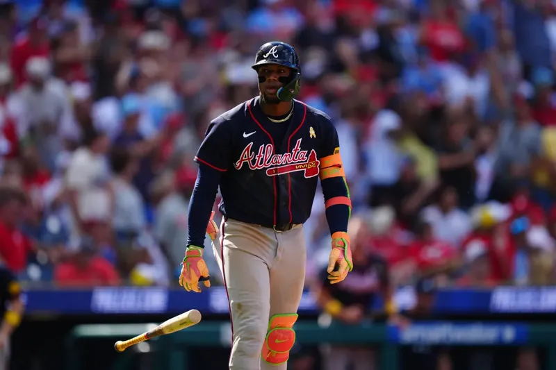 Ronald Acuña Jr. será observado día a día tras salir lesionado contra los Reds