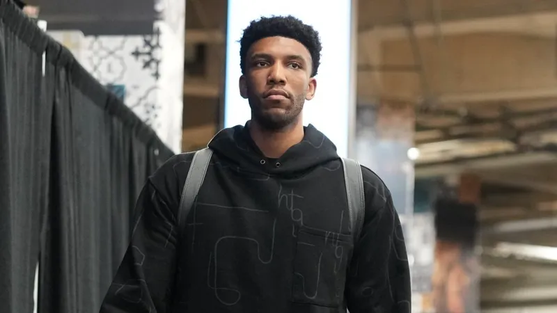 James Wiseman cobra ventaja para quedarse